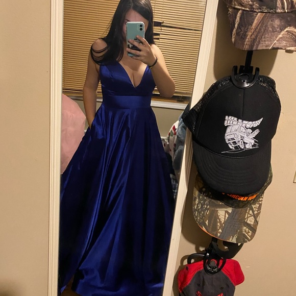 Prom dress - Picture 2 of 3